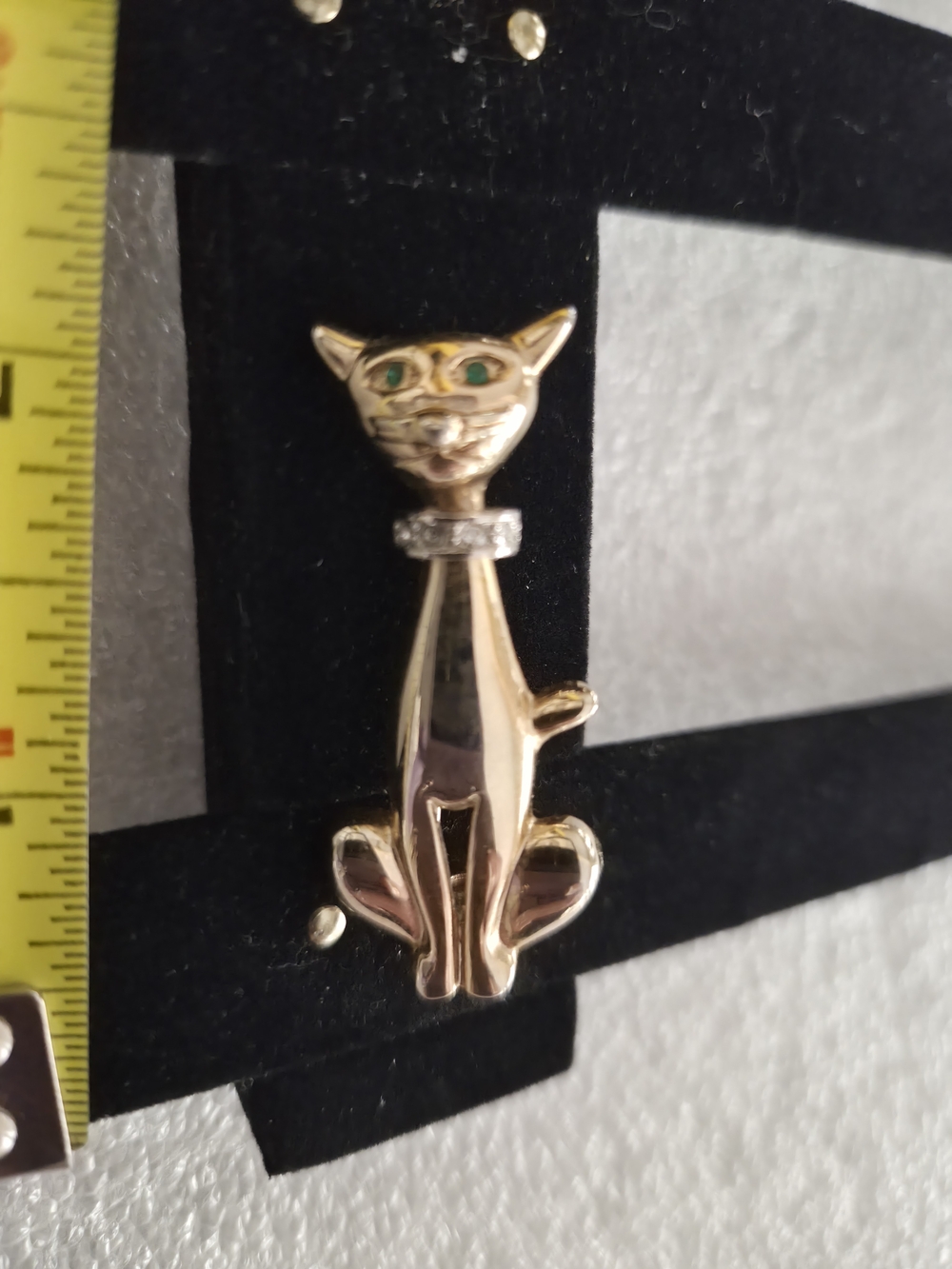 Source Unknown Gold-Tone Cat Brooch with Green Eyes